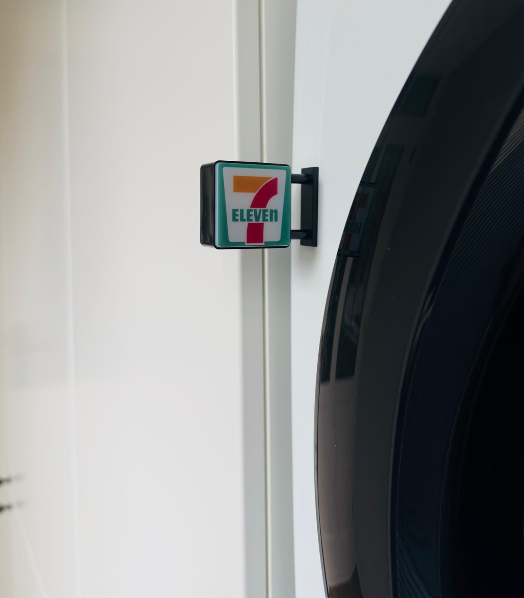 7-Eleven LED Koelkast Magneet - Retro Miniatuur Winkel - Iconisch Azië Souvenir - Lichtgevend Decor - Grappig Cadeau